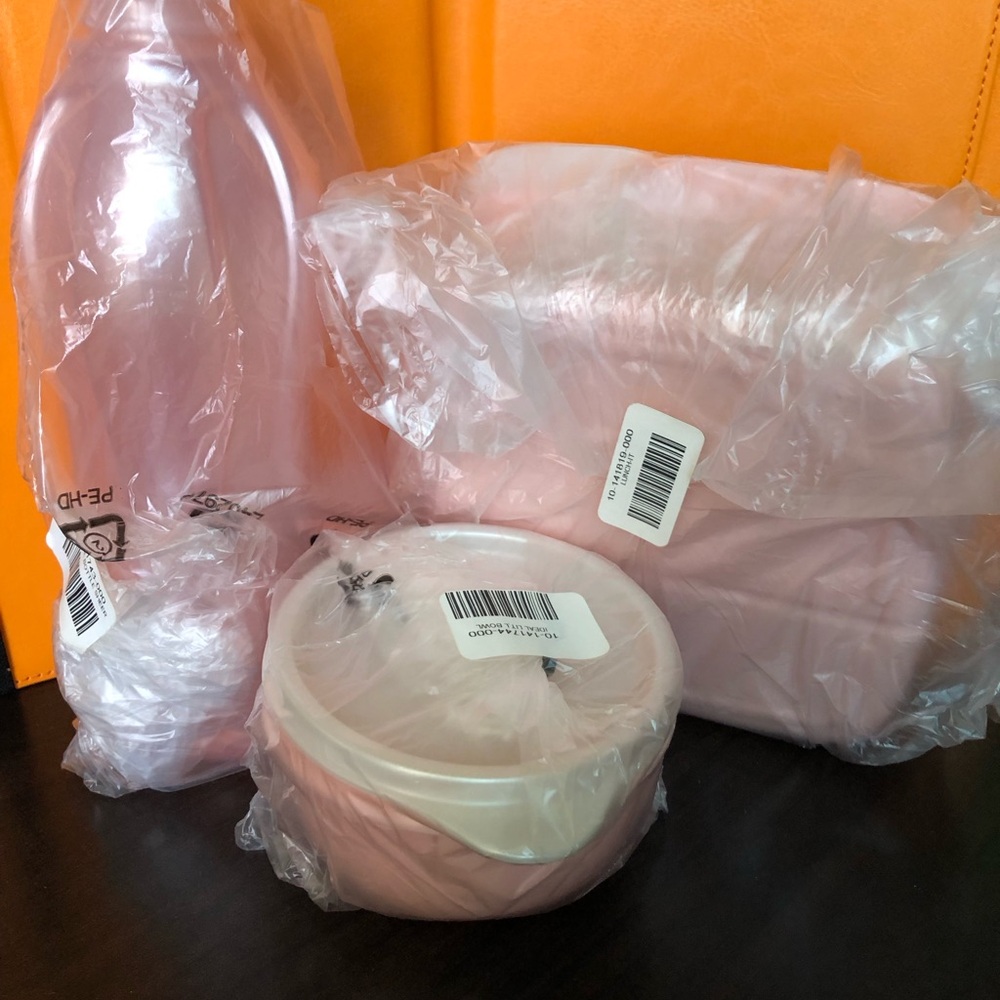 Tupperware 3 piece lunch set. New. - Picture 2 of 4